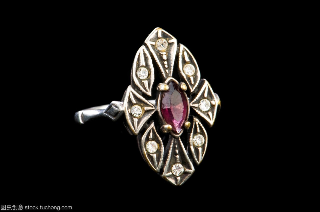 丽人,黄铜,秀丽,美,黄铜制品,胸针,装饰,钻石,时尚,流行,金,黄金,装点,风尚,孤立单独的,金色,金黄,单独孤立,黑色,孤单,孤立,玄色,切,黑,葡萄酒酿造,宝石,首饰,琼浆,奢侈,奢侈品,珠宝,金属,贵重物品,细软,垂饰,奢靡,豪华,配景,零件,白金,配件,豪侈,华侈,饰物,戒指,布景,圈,美丽,抠像,石头,俏丽,白色,银,白,白银,皎白,发光,铂金,发亮,珍贵,侈靡,纯银,背景